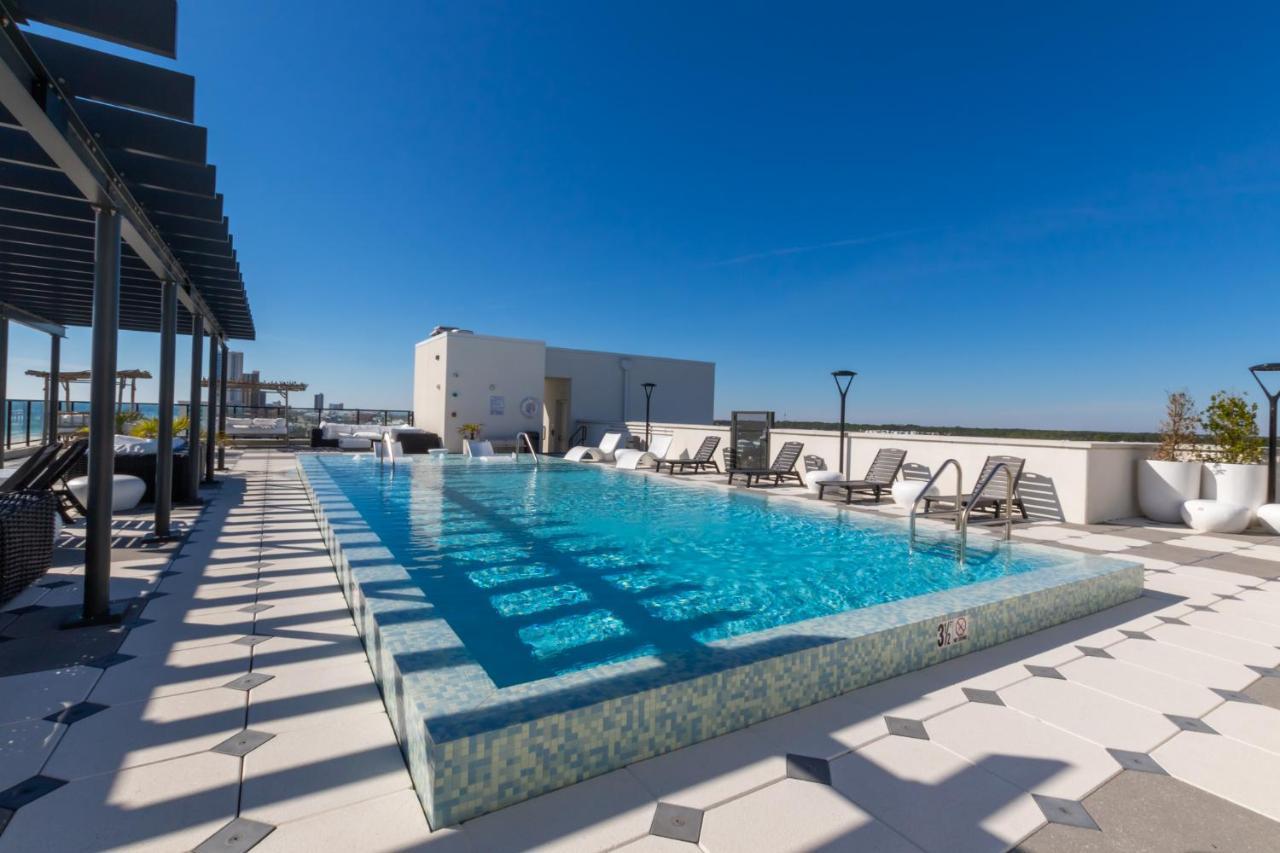 Elegant 4 Bedroom Beachfront, Luxury Condo With Rooftop Pool Next To The Hangout Gulf Shores Exterior photo